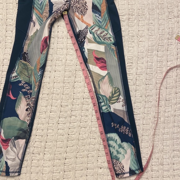 Athleta Oasis Contender leggings - Picture 4 of 6